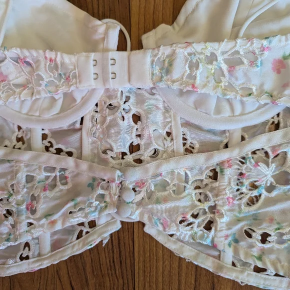 For Love and Lemons Floral Kyra Crop Top in White and Pink, Size M - Picture 10 of 14